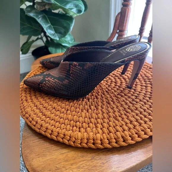 Vince Camuto Brown Snake Print Women's Shoes - Picture 3 of 7